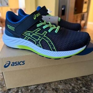 Brand New! ASICS Kids Boy Black/Hazard Green Shoes! US Size 3